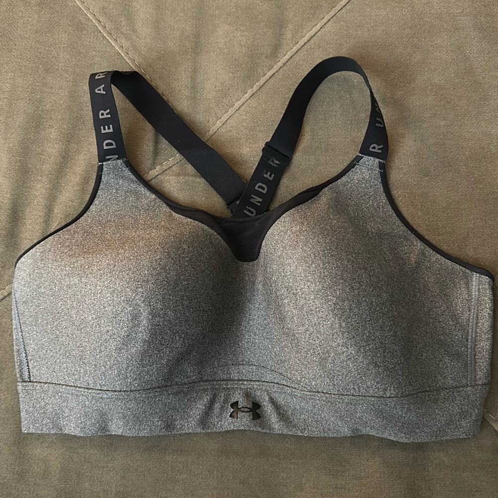 Under Armour sports bra, XL in very good condition